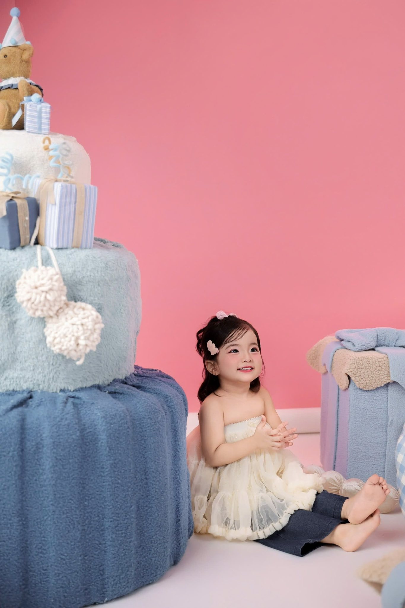 Bộ ảnh dễ thương của mẹ Kh&aacute;nh Thi v&agrave; c&aacute;c con g&aacute;i: Anna v&agrave; Lisa xinh như b&uacute;p b&ecirc; - Ảnh 10.