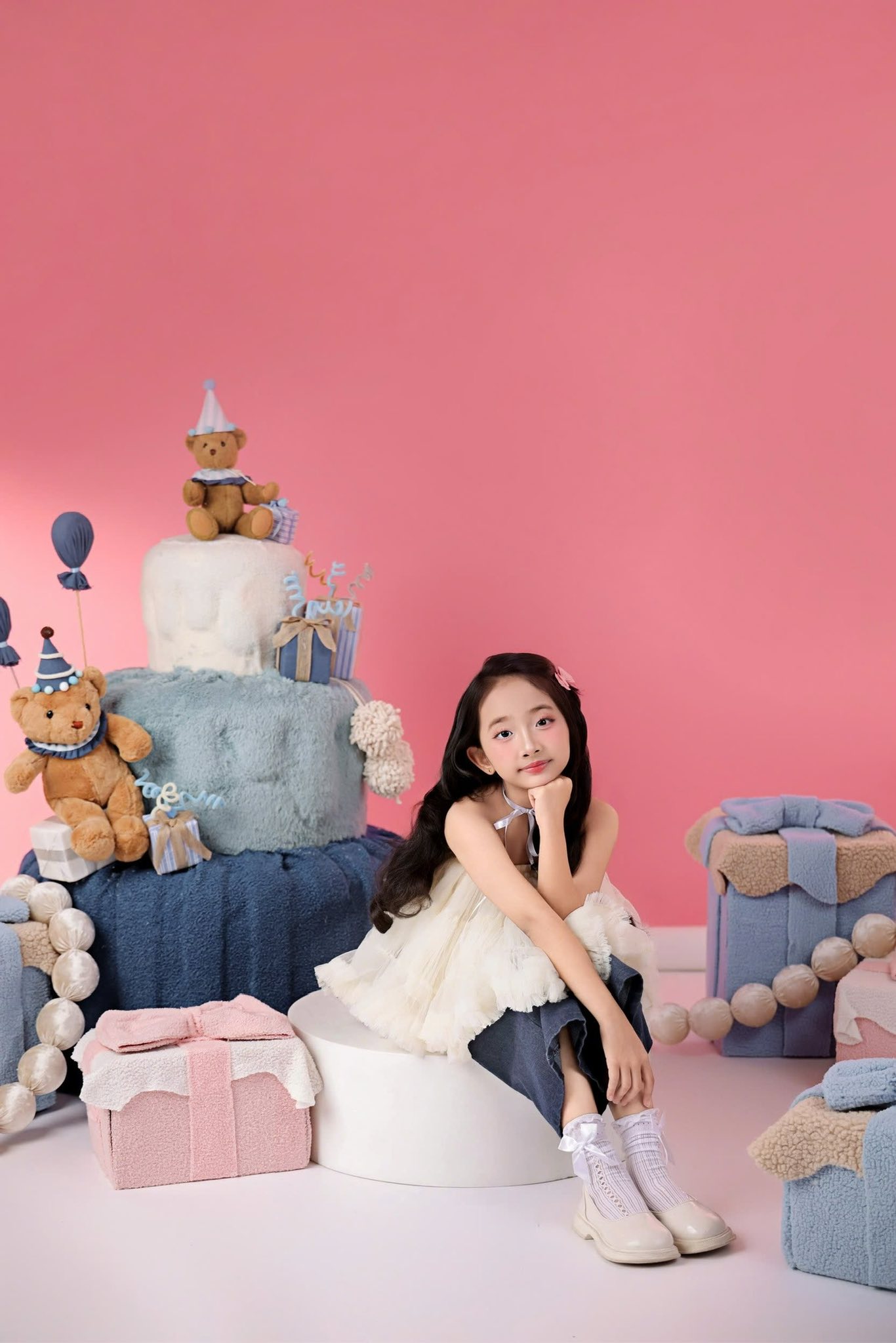 Bộ ảnh dễ thương của mẹ Kh&aacute;nh Thi v&agrave; c&aacute;c con g&aacute;i: Anna v&agrave; Lisa xinh như b&uacute;p b&ecirc; - Ảnh 5.