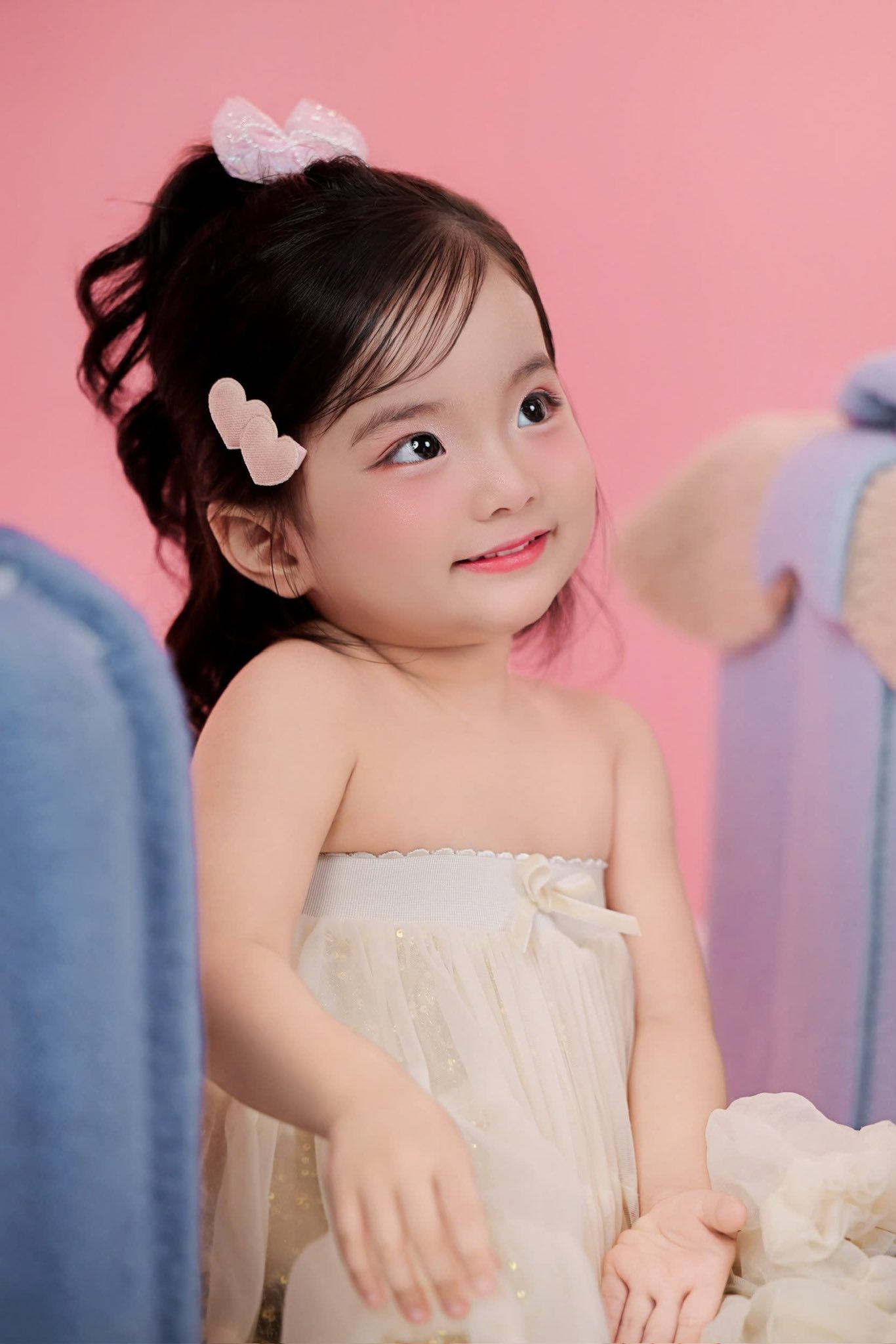 Bộ ảnh dễ thương của mẹ Kh&aacute;nh Thi v&agrave; c&aacute;c con g&aacute;i: Anna v&agrave; Lisa xinh như b&uacute;p b&ecirc; - Ảnh 8.