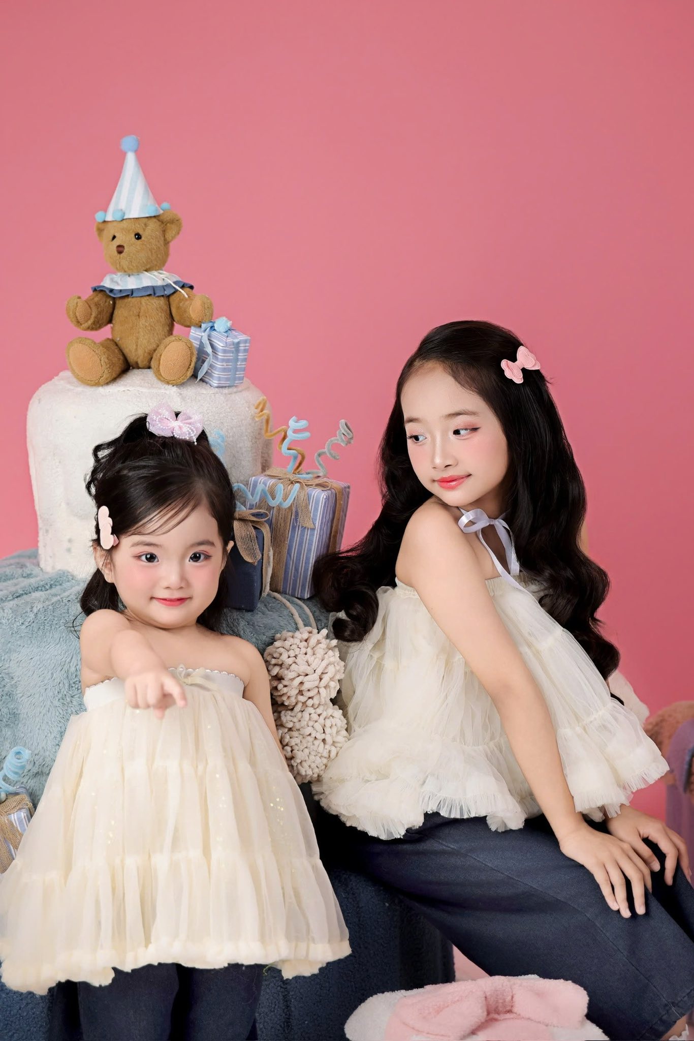 Bộ ảnh dễ thương của mẹ Kh&aacute;nh Thi v&agrave; c&aacute;c con g&aacute;i: Anna v&agrave; Lisa xinh như b&uacute;p b&ecirc; - Ảnh 1.