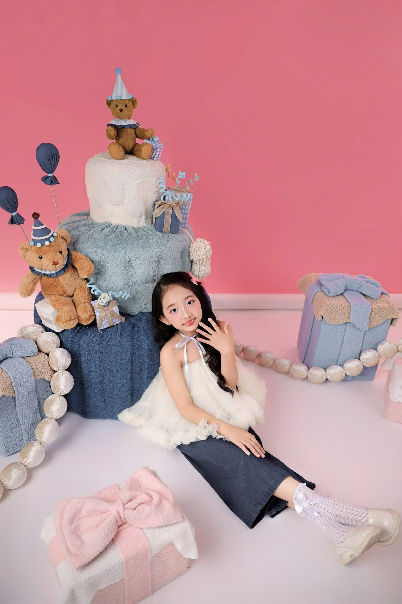 Bộ ảnh dễ thương của mẹ Kh&aacute;nh Thi v&agrave; c&aacute;c con g&aacute;i: Anna v&agrave; Lisa xinh như b&uacute;p b&ecirc; - Ảnh 4.