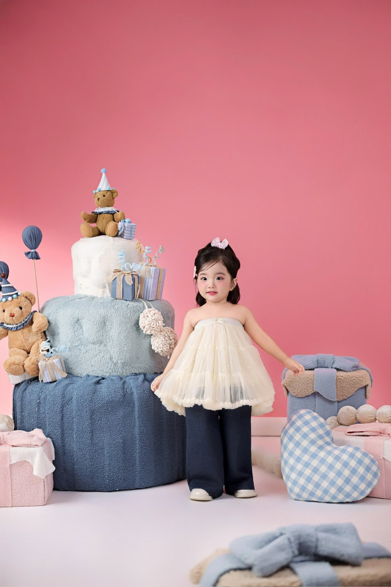 Bộ ảnh dễ thương của mẹ Kh&aacute;nh Thi v&agrave; c&aacute;c con g&aacute;i: Anna v&agrave; Lisa xinh như b&uacute;p b&ecirc; - Ảnh 6.