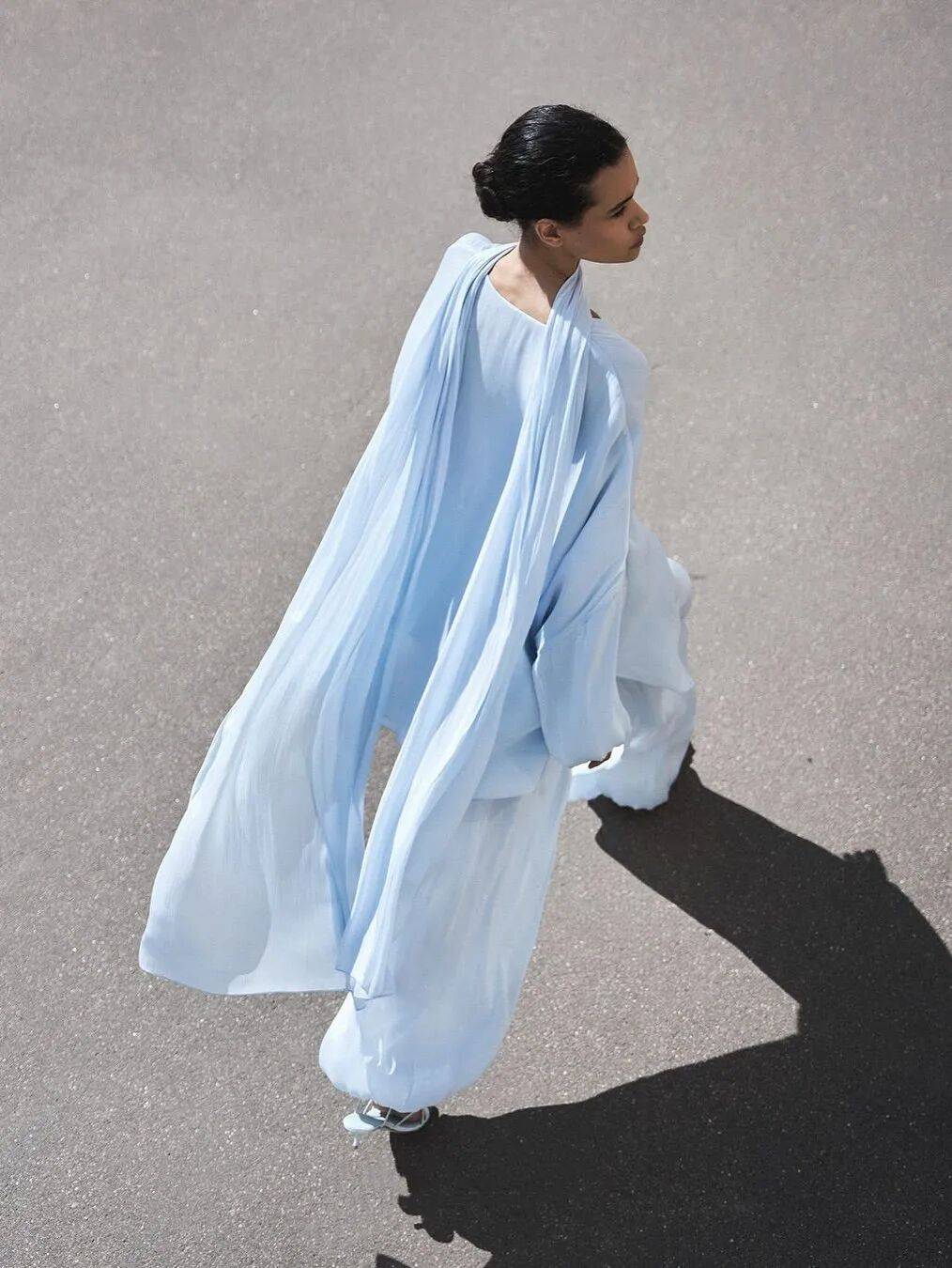 H&egrave; 2026: Phụ nữ s&agrave;nh điệu m&ecirc; m&agrave;u xanh băng trẻ trung v&agrave; thanh lịch - Ảnh 17.