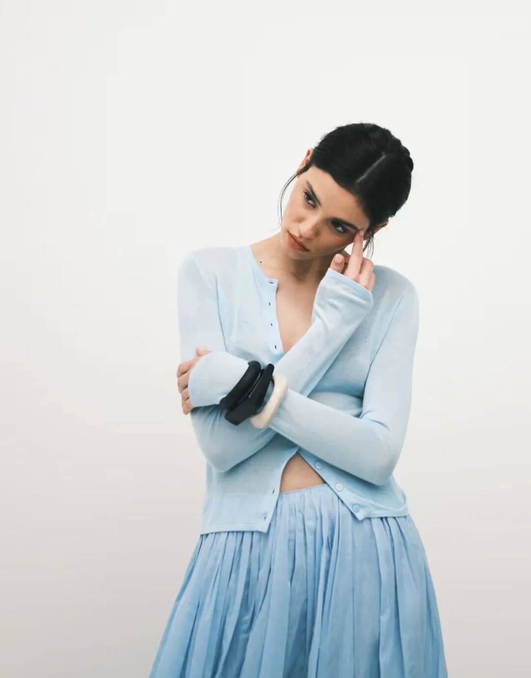 H&egrave; 2026: Phụ nữ s&agrave;nh điệu m&ecirc; m&agrave;u xanh băng trẻ trung v&agrave; thanh lịch - Ảnh 5.