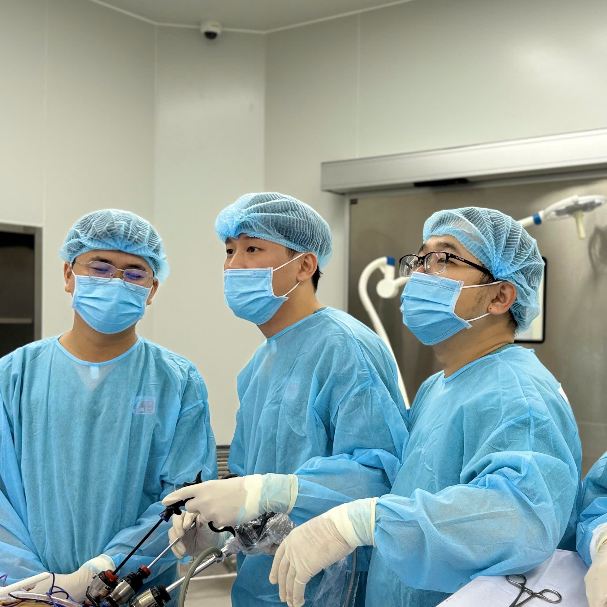 Tiểu ra m&aacute;u, bỏ qua, người đ&agrave;n &ocirc;ng ph&aacute;t hiện u thận - Ảnh 1.