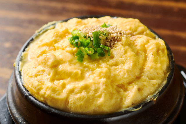 Ăn trứng hấp h&acirc;m lại, cả gia đ&igrave;nh nhập viện, b&aacute;c sĩ cảnh b&aacute;o th&oacute;i quen 