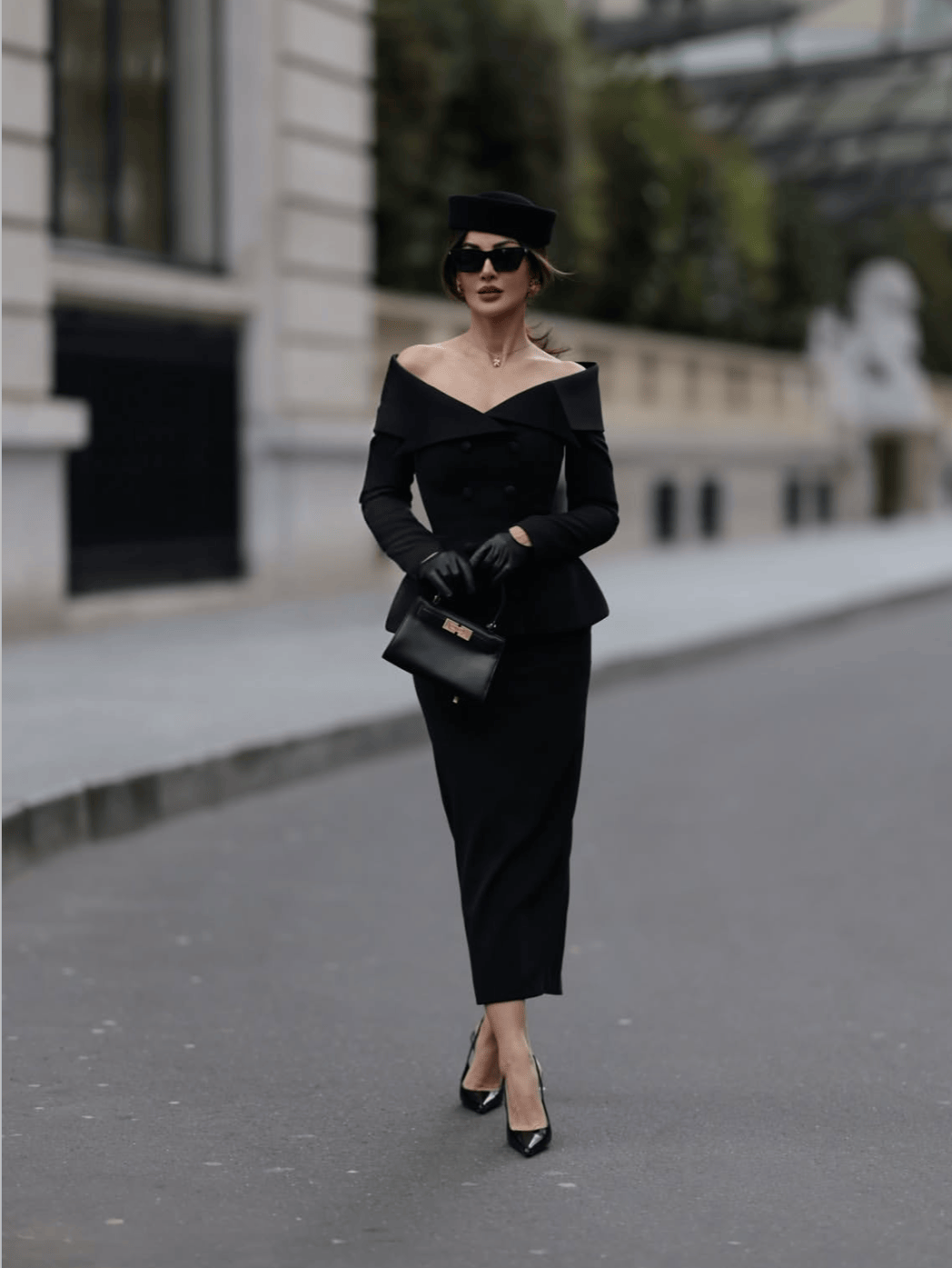 4 kiểu &aacute;o lộ vai đang 'khuynh đảo' h&egrave; 2026: Phụ nữ 30+ diện l&ecirc;n trẻ ra cả chục tuổi, khoe kh&eacute;o xương quai xanh đẹp kh&oacute; cưỡng- Ảnh 30.