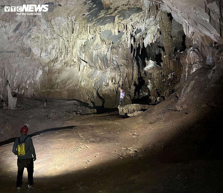 Vẻ đẹp hoang sơ của hang động b&iacute; ẩn ở Phong Nha - Kẻ B&agrave;ng vừa được ph&aacute;t hiện - Ảnh 4.