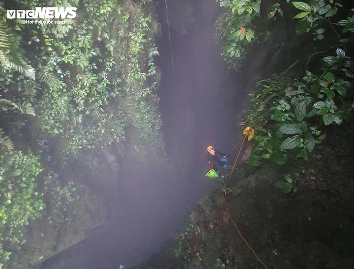 Vẻ đẹp hoang sơ của hang động b&iacute; ẩn ở Phong Nha - Kẻ B&agrave;ng vừa được ph&aacute;t hiện - Ảnh 1.