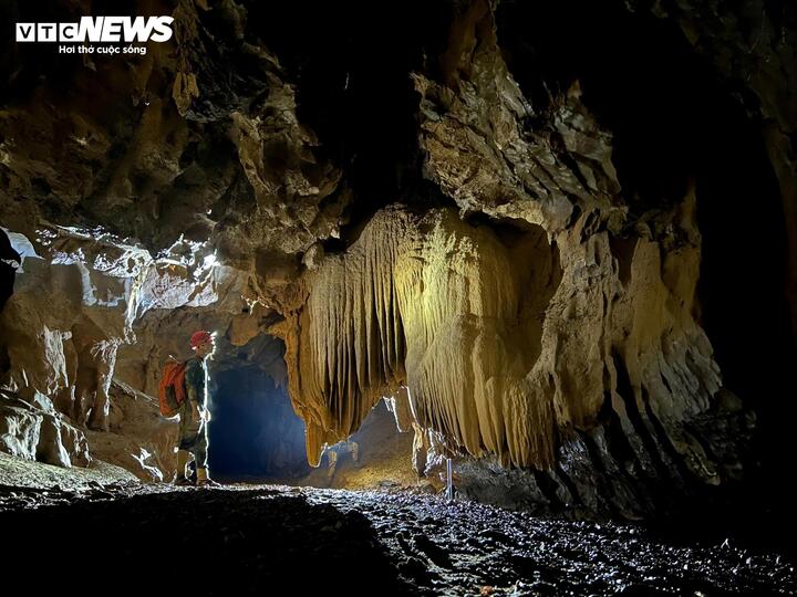 Vẻ đẹp hoang sơ của hang động b&iacute; ẩn ở Phong Nha - Kẻ B&agrave;ng vừa được ph&aacute;t hiện - Ảnh 7.