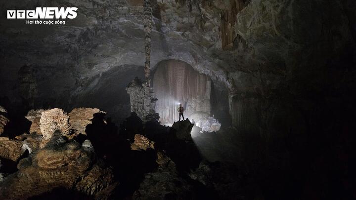 Vẻ đẹp hoang sơ của hang động b&iacute; ẩn ở Phong Nha - Kẻ B&agrave;ng vừa được ph&aacute;t hiện - Ảnh 3.