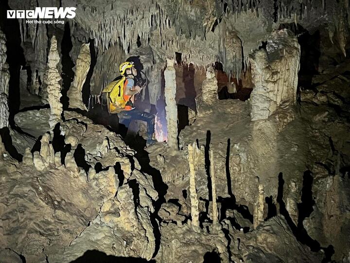 Vẻ đẹp hoang sơ của hang động b&iacute; ẩn ở Phong Nha - Kẻ B&agrave;ng vừa được ph&aacute;t hiện - Ảnh 8.
