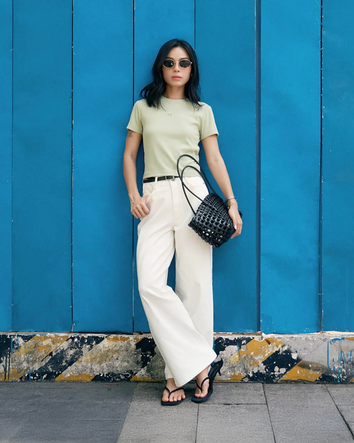 Kh&ocirc;ng hề &ldquo;k&eacute;n&rdquo; như lời đồn: 7 outfit xanh l&aacute; gi&uacute;p bạn mặc l&ecirc;n l&agrave; sang ngay trong ng&agrave;y h&egrave;- Ảnh 6.