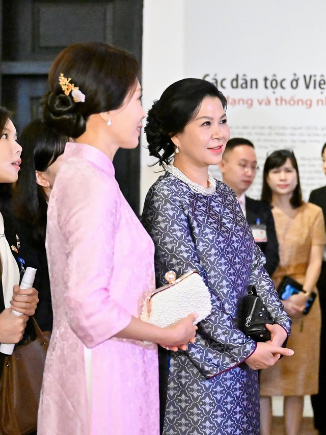 C&acirc;u chuyện đẹp về chiếc &aacute;o d&agrave;i mang hoạ tiết từng thất truyền của Phu nh&acirc;n Tổng B&iacute; thư, Chủ tịch nước T&ocirc; L&acirc;m- Ảnh 4.