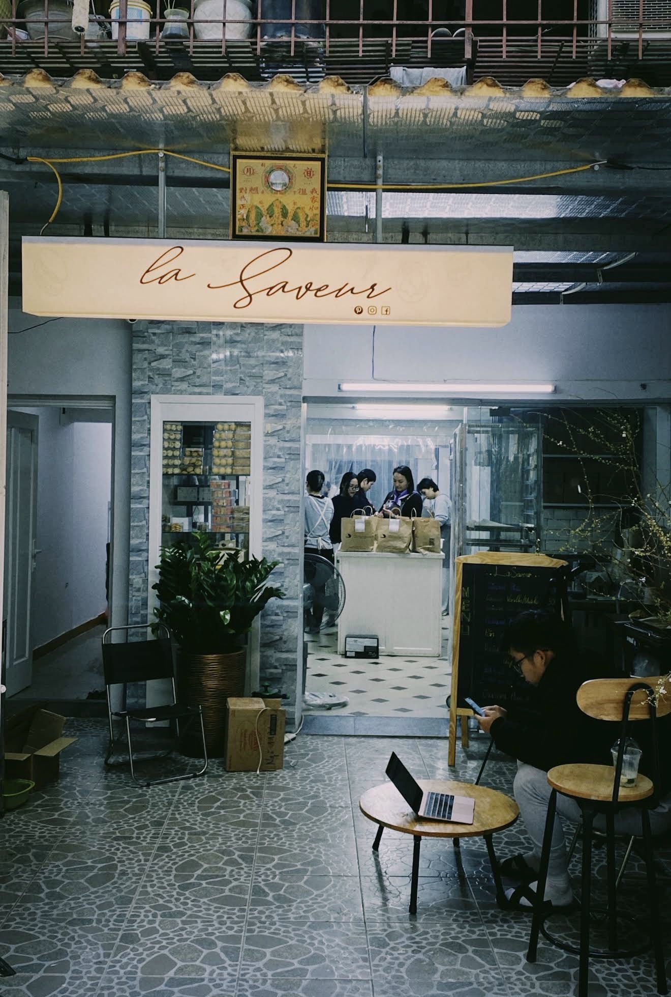 X&ocirc;n xao nghi vấn bếp bẩn tại tiệm b&aacute;nh nổi tiếng H&agrave; Nội , đại diện ch&iacute;nh thức l&ecirc;n tiếng - Ảnh 8.