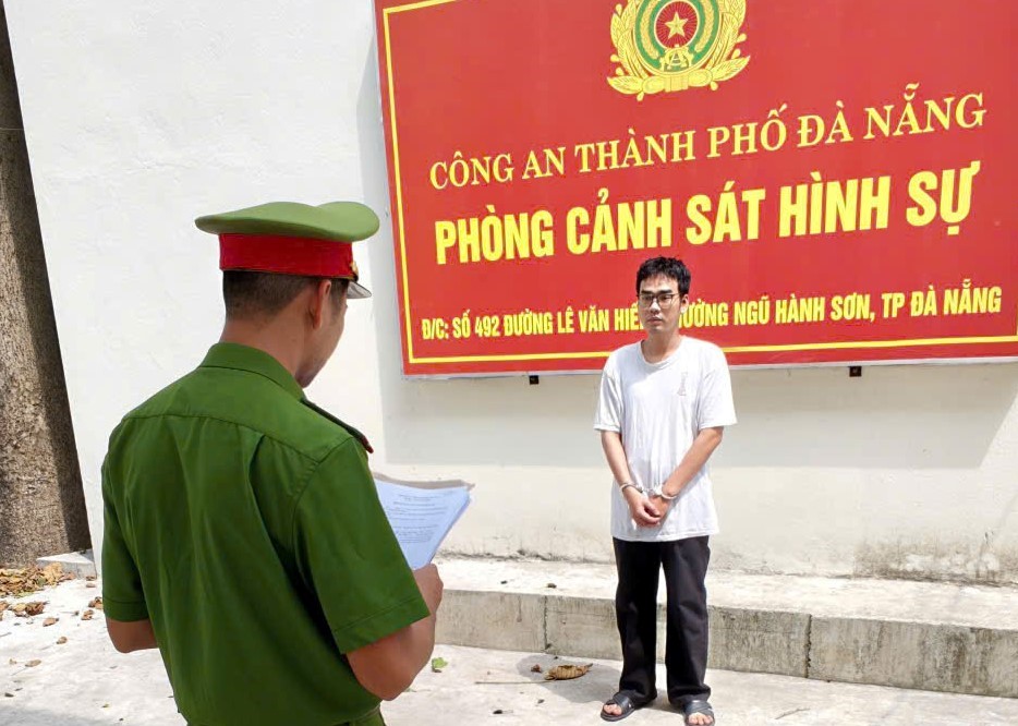Đ&agrave; Nẵng bắt thanh ni&ecirc;n d&ugrave;ng video nhạy cảm đe dọa bạn g&aacute;i cũ - Ảnh 1.