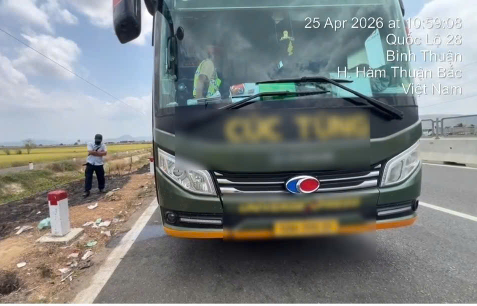 Xe kh&aacute;ch nhồi nh&eacute;t h&agrave;nh kh&aacute;ch bị phạt gần 100 triệu đồng tại Vĩnh Hảo &ndash; Phan Thiết - Ảnh 1.