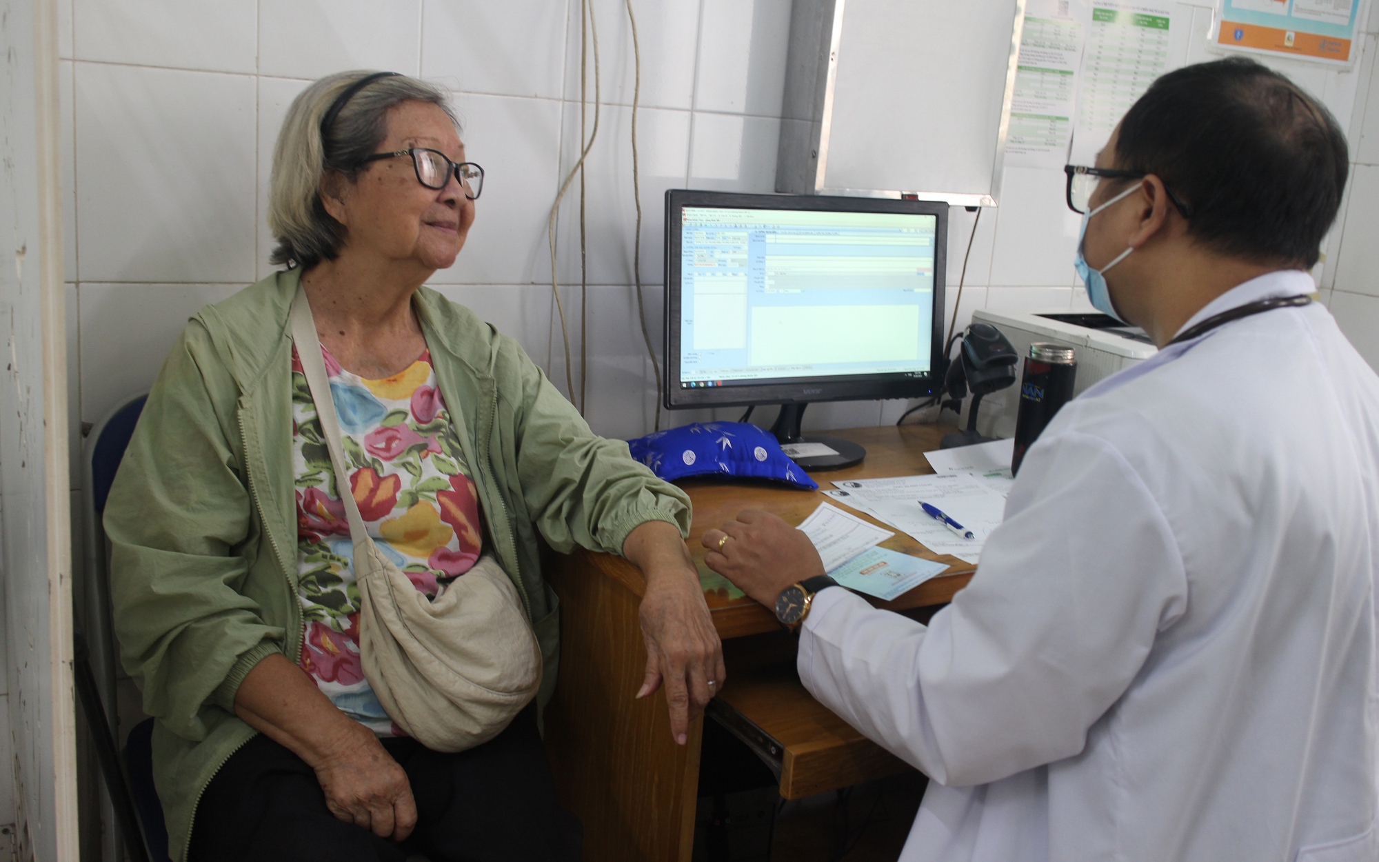 V&igrave; sao nhiều b&aacute;c sĩ từ c&aacute;c nước ti&ecirc;n tiến sang Việt Nam học nghề mỗi năm? - Ảnh 2.