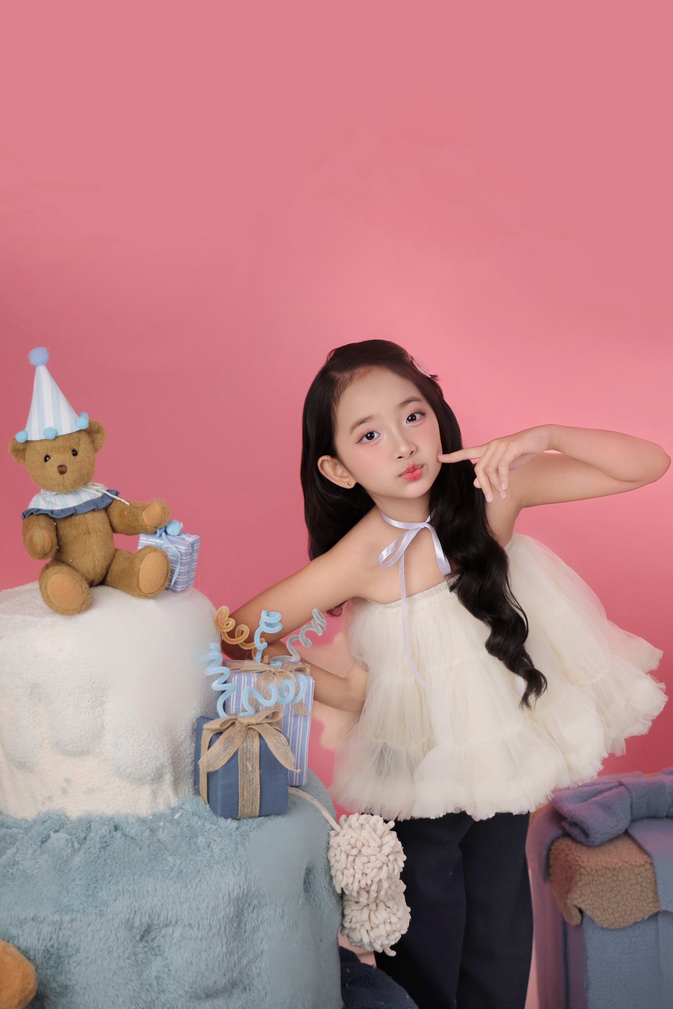 Con g&aacute;i Kh&aacute;nh Thi - Phan Hiển ng&agrave;y c&agrave;ng xinh đẹp, thần th&aacute;i ngọt ng&agrave;o như sao nh&iacute; - Ảnh 1.