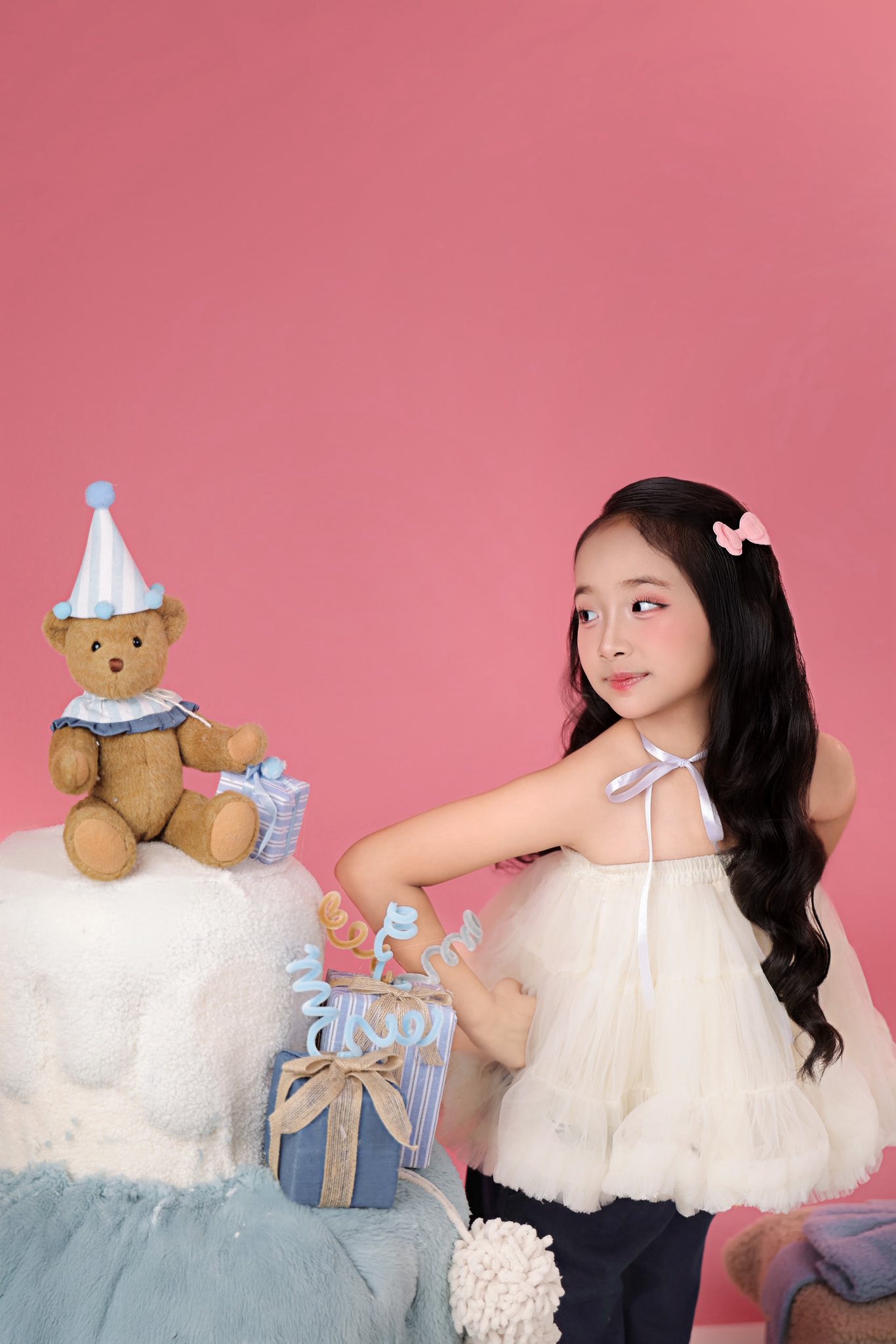 Con g&aacute;i Kh&aacute;nh Thi - Phan Hiển ng&agrave;y c&agrave;ng xinh đẹp, thần th&aacute;i ngọt ng&agrave;o như sao nh&iacute; - Ảnh 2.