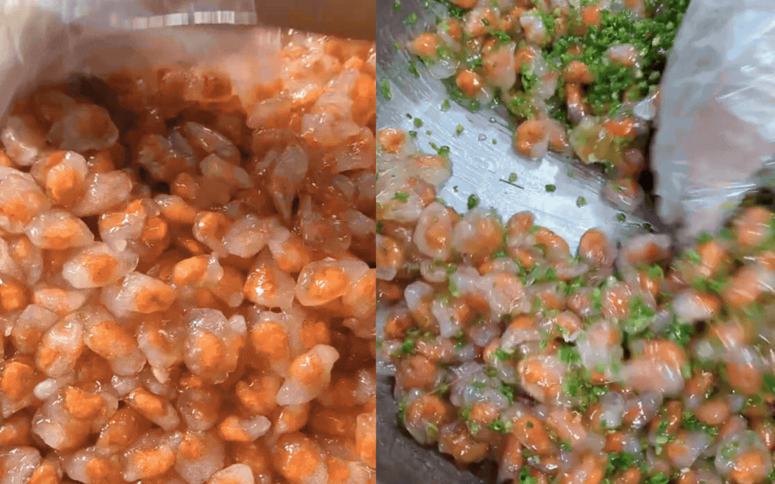 Đến Phan Thiết ăn hải sản là chuyện thường, thèm món này mới là dân sành: Bánh nhỏ xíu, mắm sền sệt như mật, ăn một lần là mê mẩn - Ảnh 3.