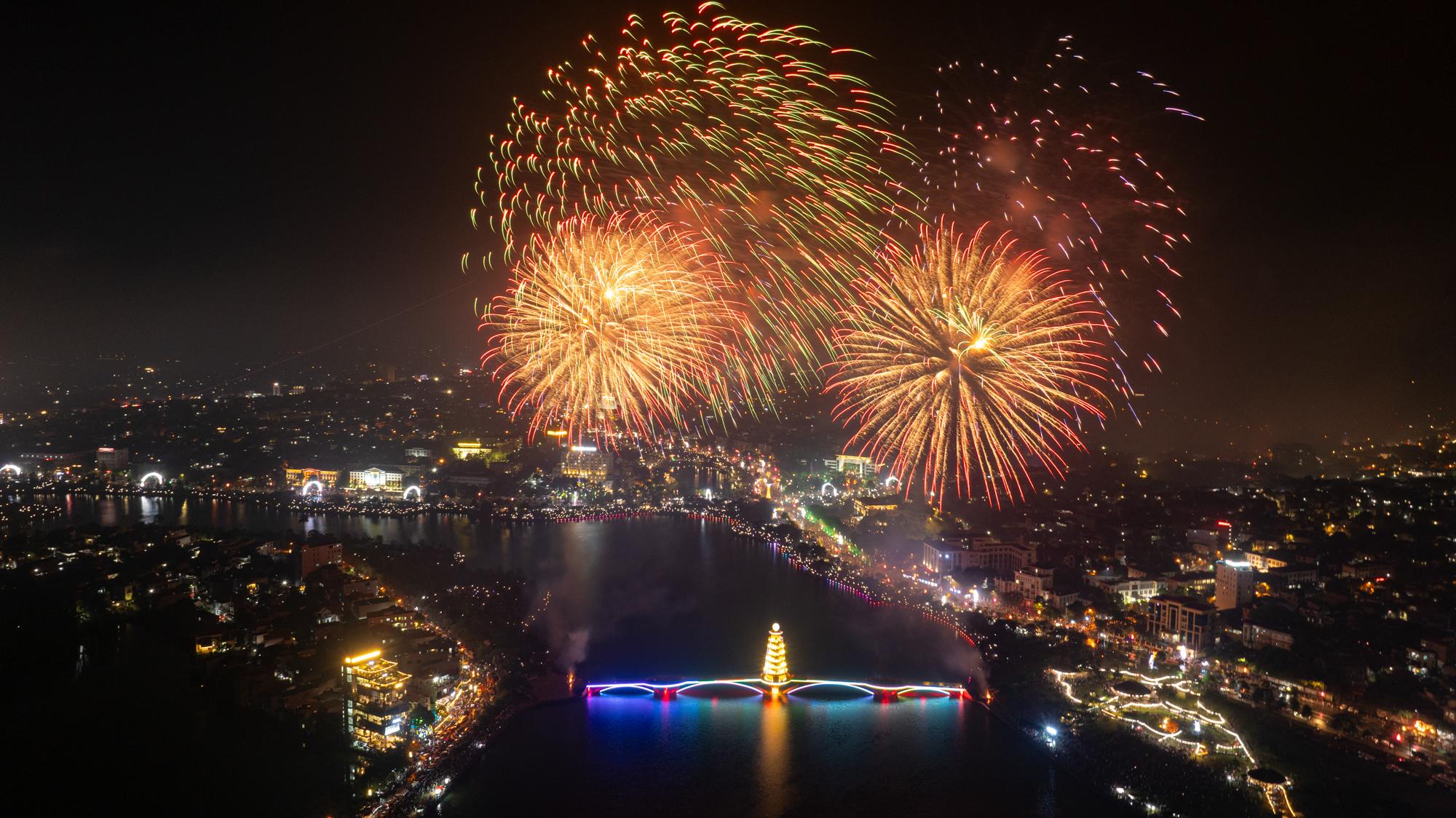 Ph&aacute;o hoa rực s&aacute;ng Đất Tổ ch&agrave;o mừng Giỗ Tổ H&ugrave;ng Vương 2026 - Ảnh 1.