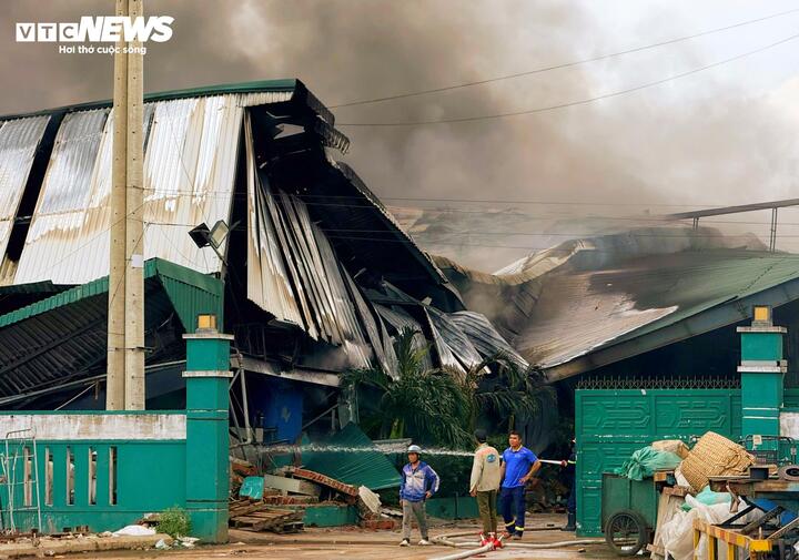 Ch&aacute;y lớn tại Khu kinh tế Nhơn Hội , Gia Lai g&acirc;y hoang mang trong cộng đồng - Ảnh 3.