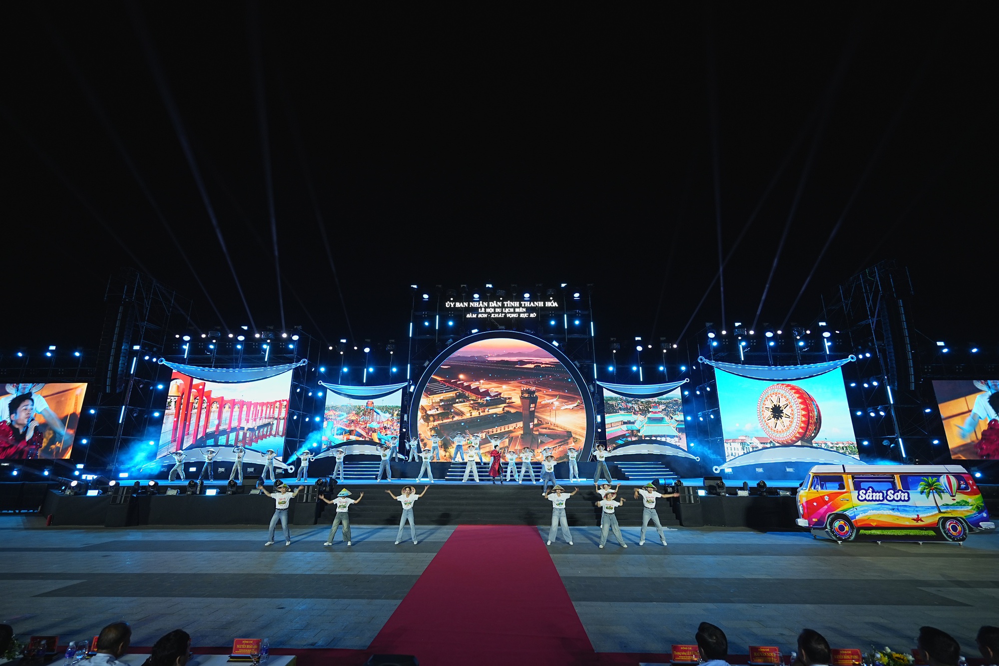 Lễ hội du lịch Sầm Sơn 2026 thu h&uacute;t H&agrave;ng vạn du kh&aacute;ch thưởng thức nghệ thuật v&agrave; ph&aacute;o hoa - Ảnh 6.