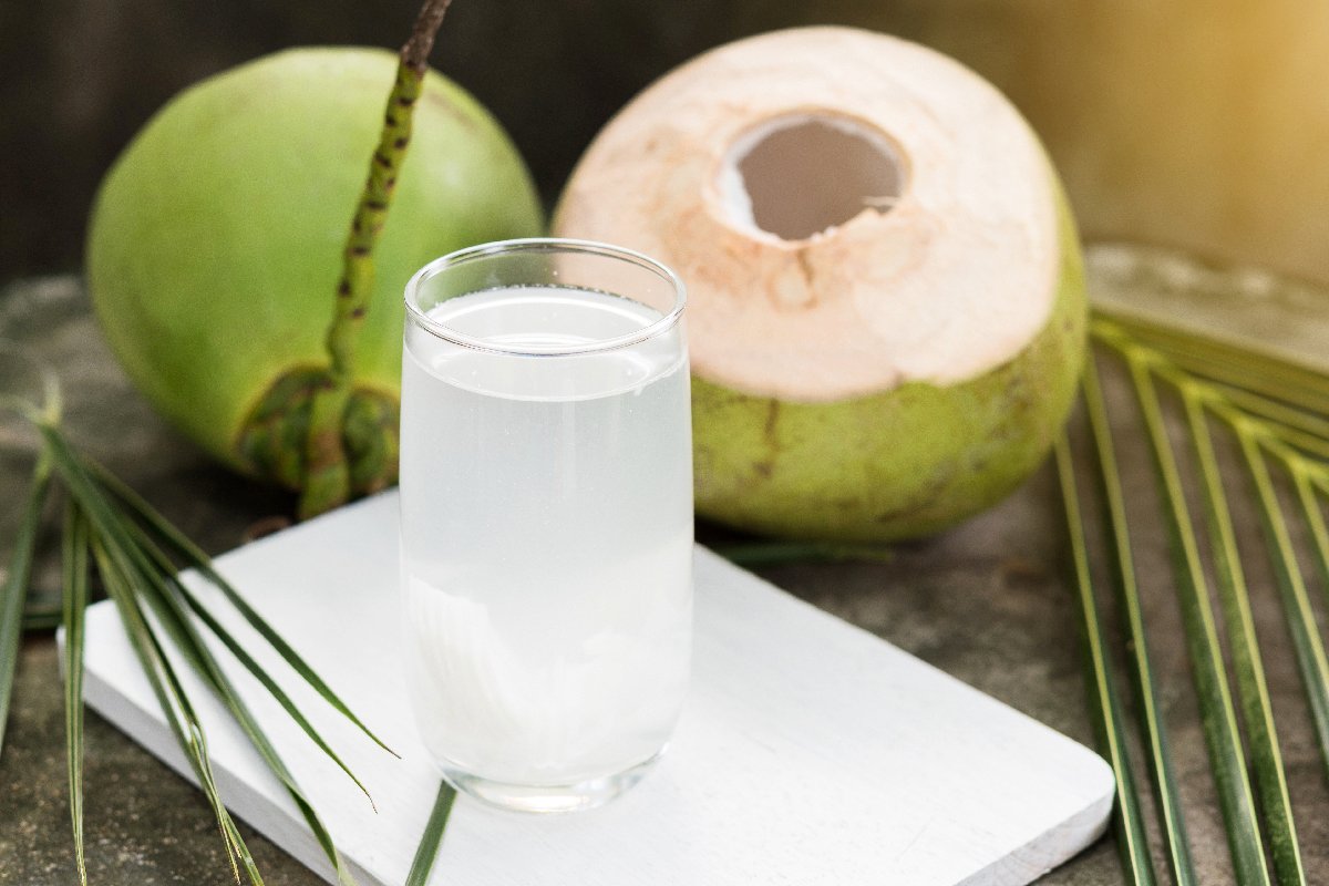 Đi biển phải đối mặt với say nắng, mất nước, rối loạn tiêu hóa hay làn da bị tàn phá thì hãy uống ngay 1 loại nước 