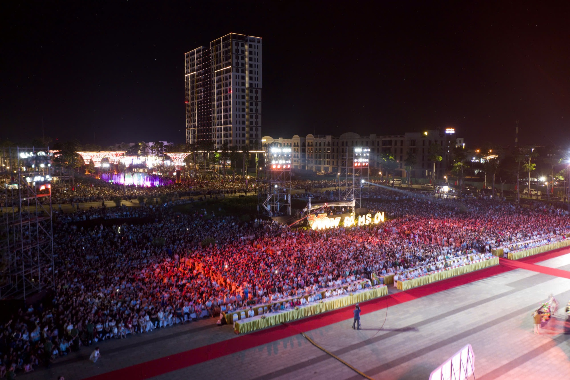 Lễ hội du lịch Sầm Sơn 2026 thu h&uacute;t H&agrave;ng vạn du kh&aacute;ch thưởng thức nghệ thuật v&agrave; ph&aacute;o hoa - Ảnh 1.