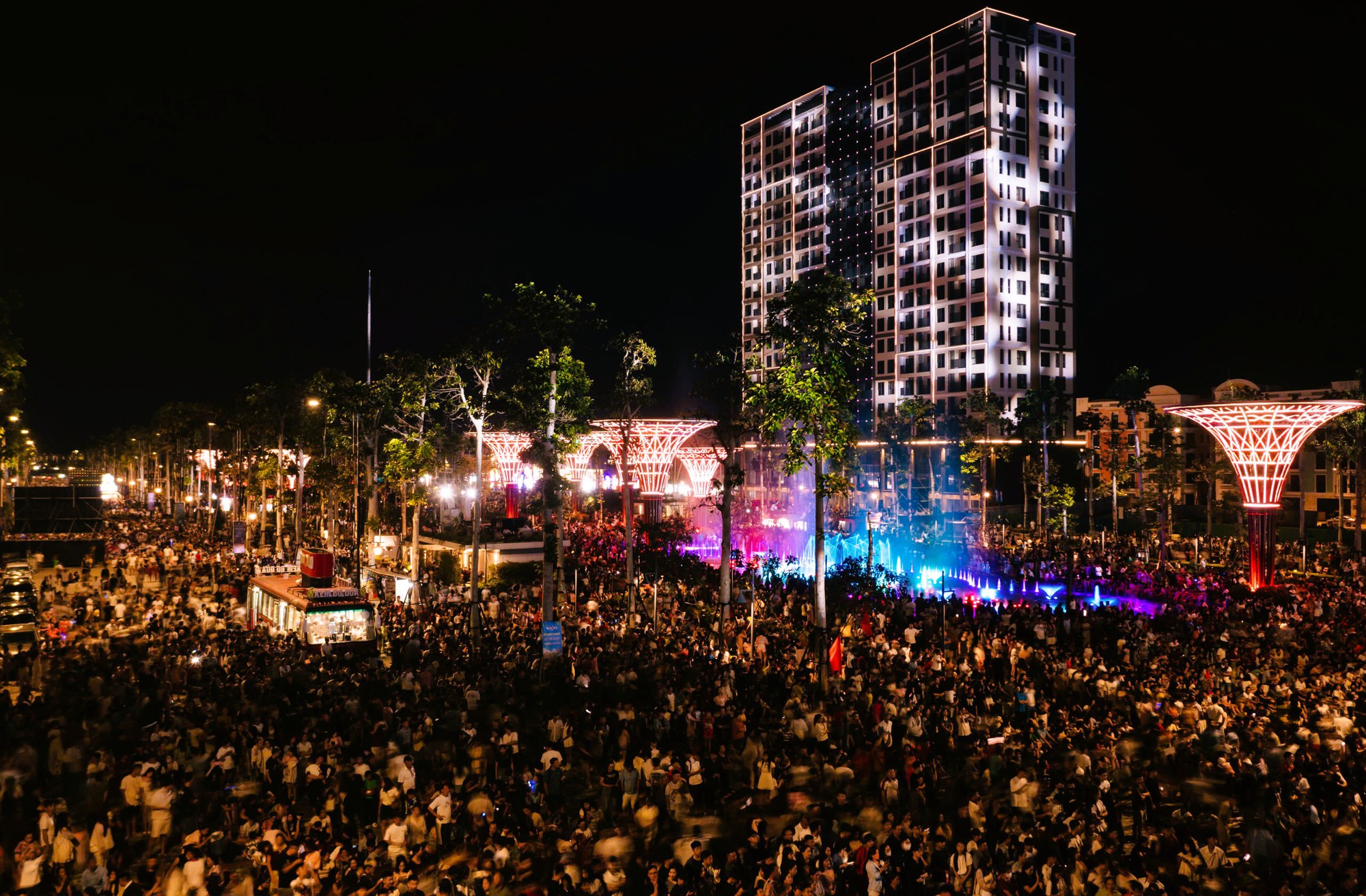 Lễ hội du lịch Sầm Sơn 2026 thu h&uacute;t H&agrave;ng vạn du kh&aacute;ch thưởng thức nghệ thuật v&agrave; ph&aacute;o hoa - Ảnh 5.