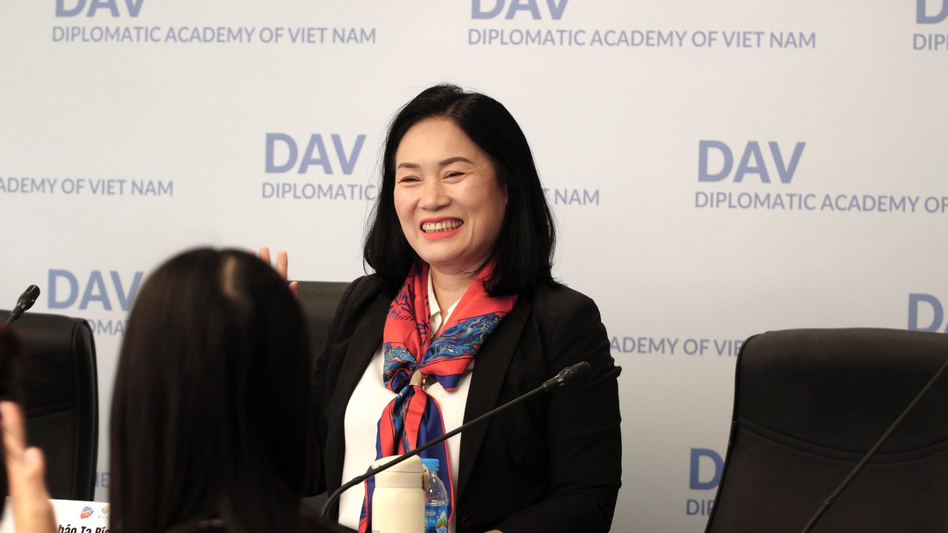 Tạ B&iacute;ch Loan: Con g&aacute;i giảng vi&ecirc;n B&aacute;ch khoa v&agrave; những hiểu lầm th&uacute; vị về Lại Văn S&acirc;m - Ảnh 1.