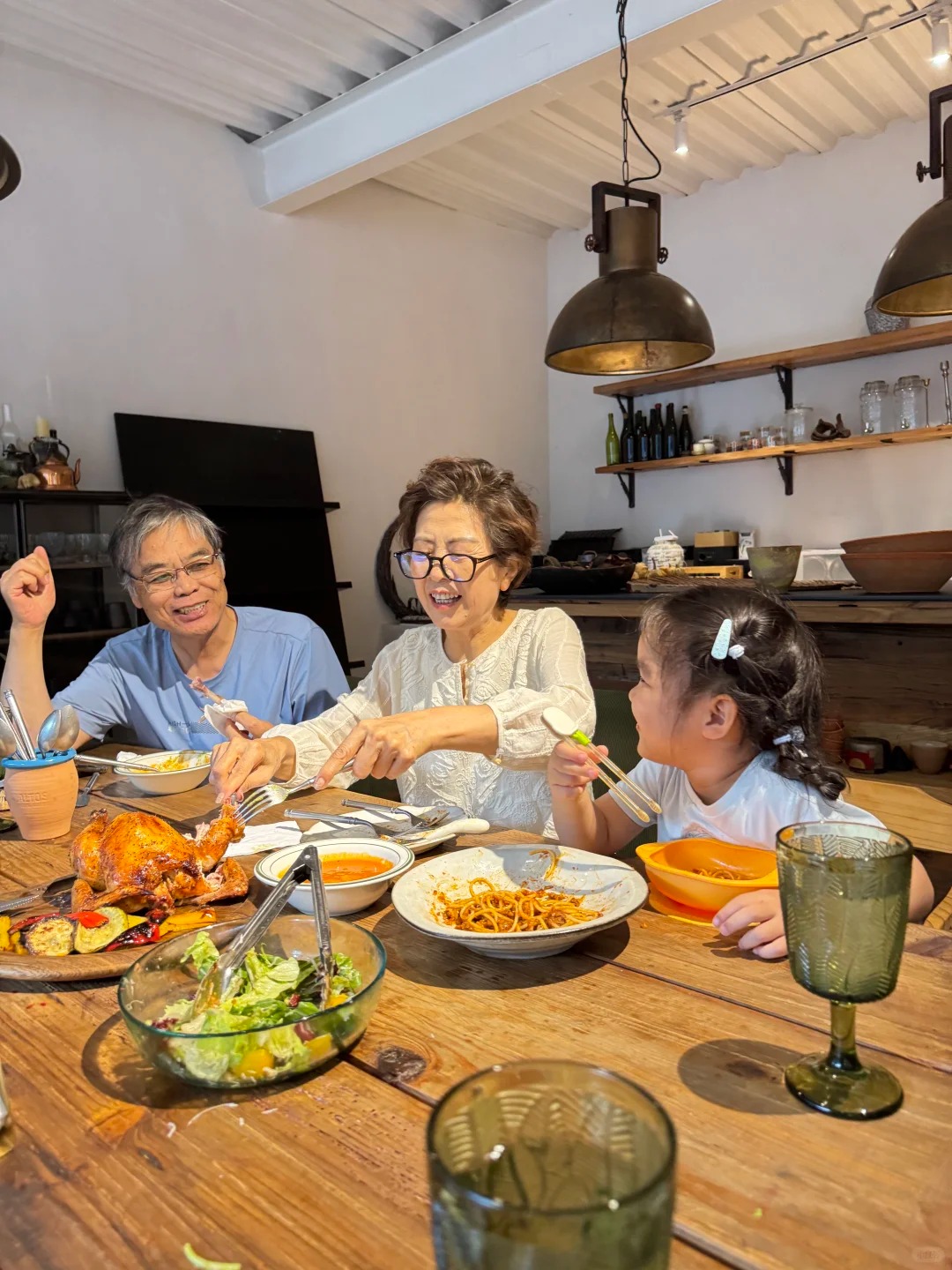 Sống vui khỏe tuổi gi&agrave;: B&iacute; quyết tận hưởng cuộc sống trọn vẹn ở tuổi 67 - Ảnh 8.