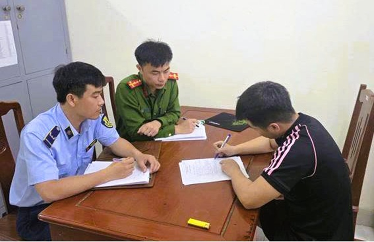 Du kh&aacute;ch bị chặt ch&eacute;m 200 . 000 Đồng gửi xe tại Sầm Sơn trong lễ hội 2026 - Ảnh 1.