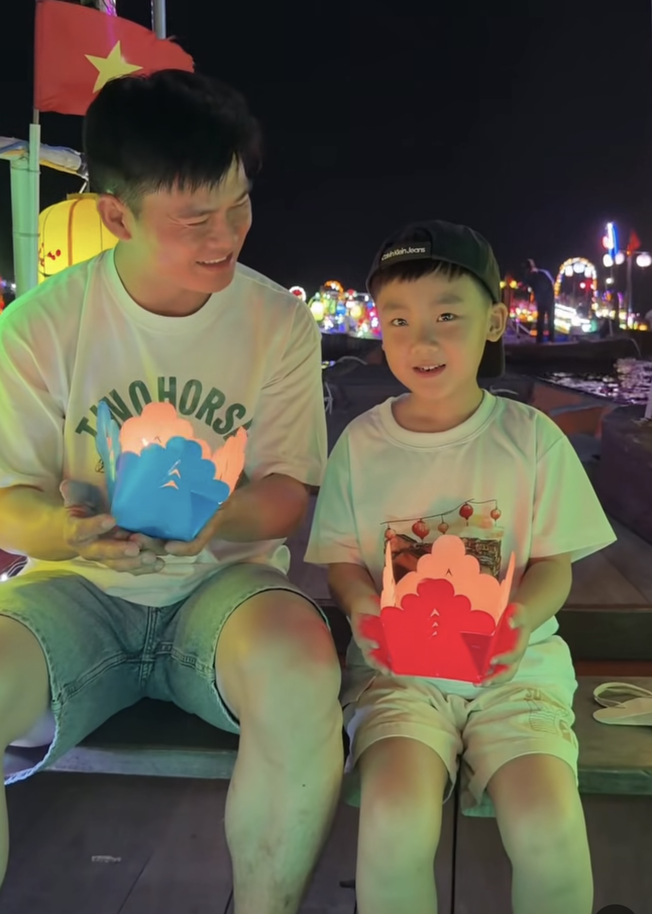 Nh&igrave;n b&eacute; Bo v&ocirc; tư quấn qu&yacute;t b&ecirc;n bố Cương chợt nhận ra: D&aacute;ng vẻ của một đứa trẻ hạnh ph&uacute;c thật sự l&agrave; thứ kh&ocirc;ng thể 