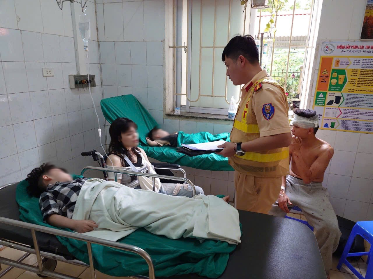 Th&ocirc;ng tin mới vụ xe kh&aacute;ch lao xuống vực s&acirc;u 100 m, nhiều người thương vong - Ảnh 2.