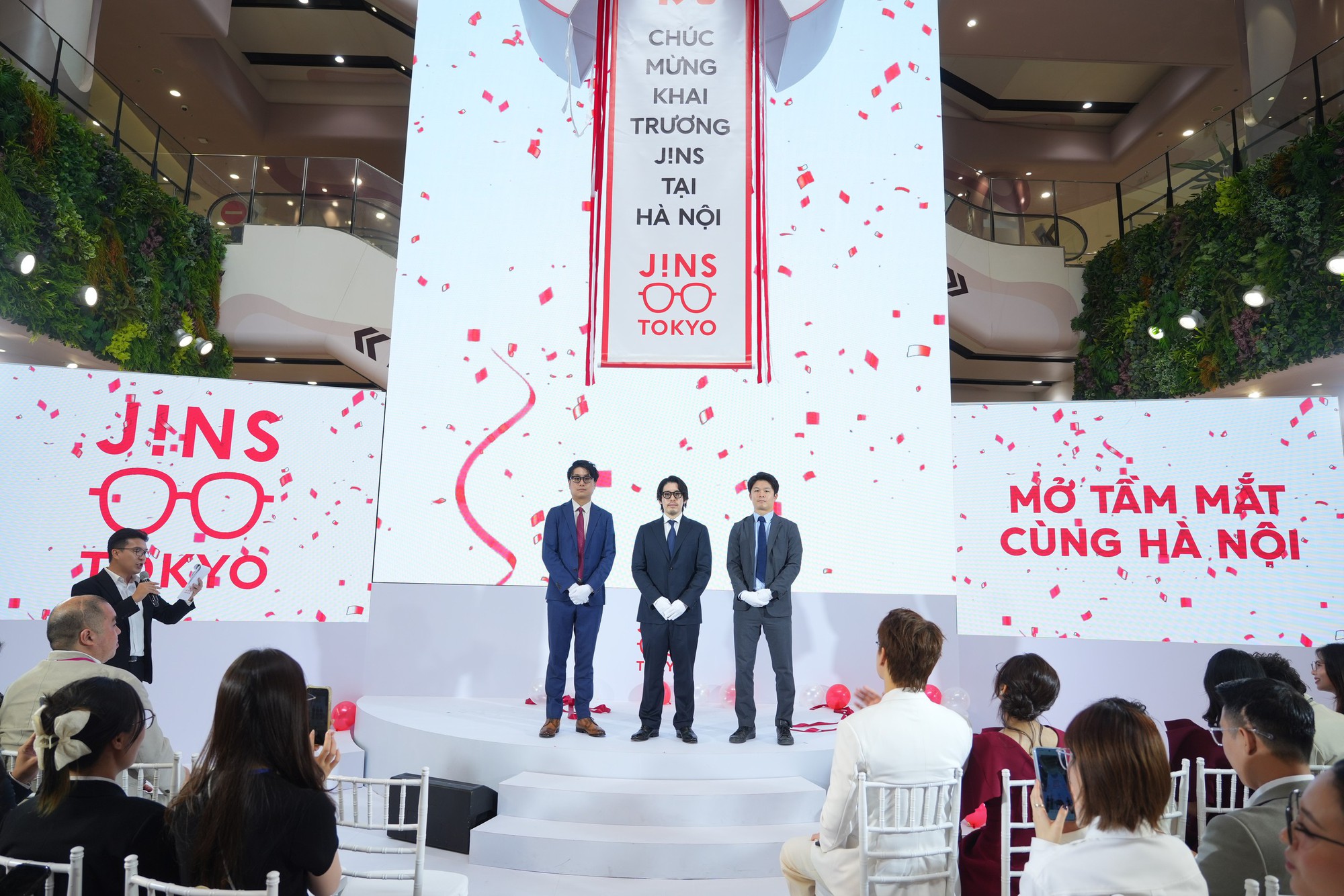 Một địa chỉ mới cho t&iacute;n đồ thời trang H&agrave; Nội: Cửa h&agrave;ng k&iacute;nh Nhật vừa khai trương g&acirc;y ấn tượng với thiết kế tinh tế- Ảnh 2.