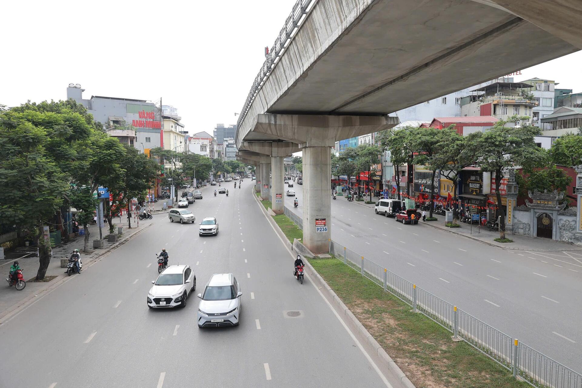 H&agrave; Nội &ugrave;n ứ nhẹ chiều cuối kỳ nghỉ lễ Giỗ Tổ H&ugrave;ng Vương 2026 - Ảnh 12.