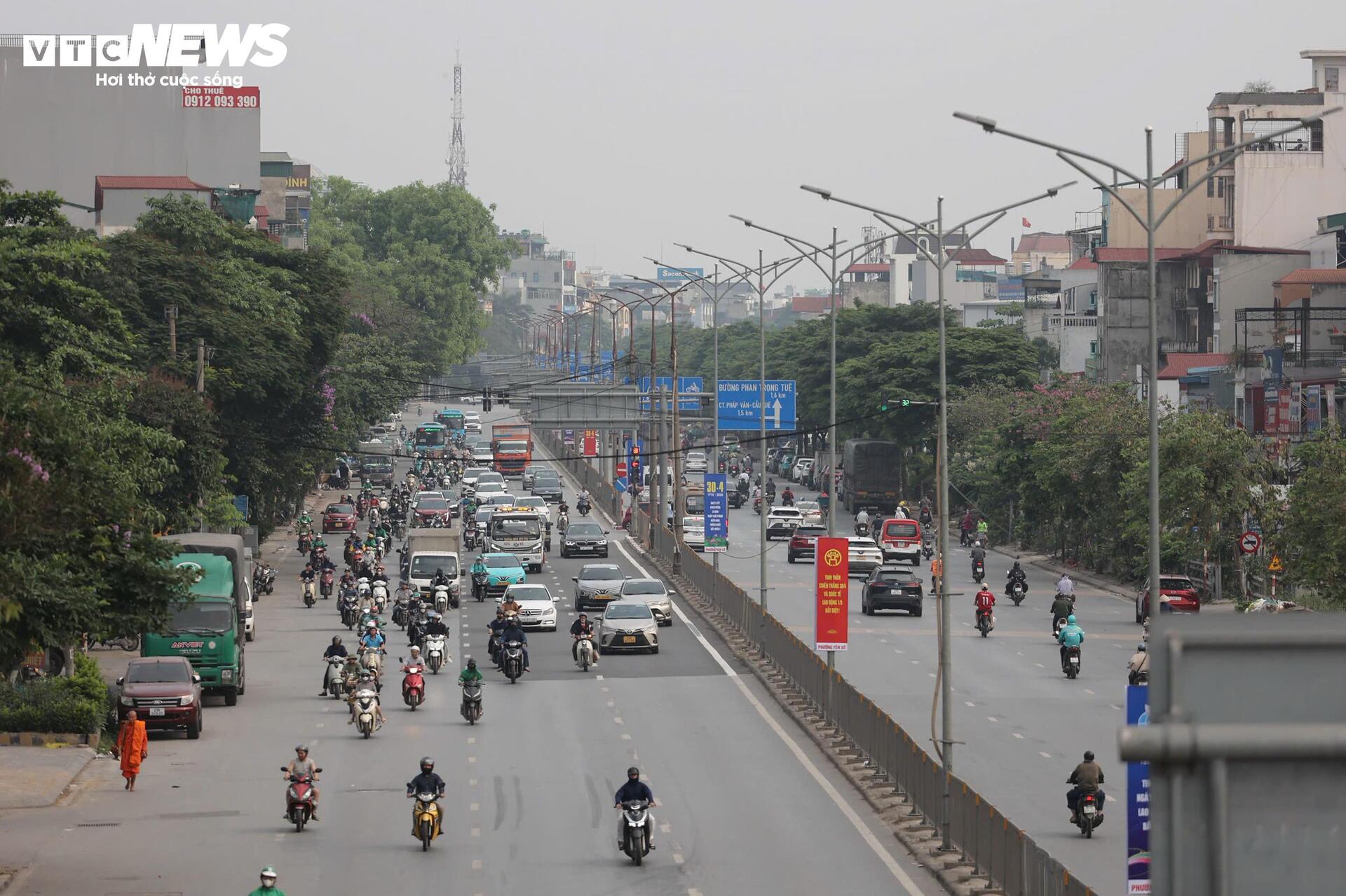 H&agrave; Nội &ugrave;n ứ nhẹ chiều cuối kỳ nghỉ lễ Giỗ Tổ H&ugrave;ng Vương 2026 - Ảnh 14.