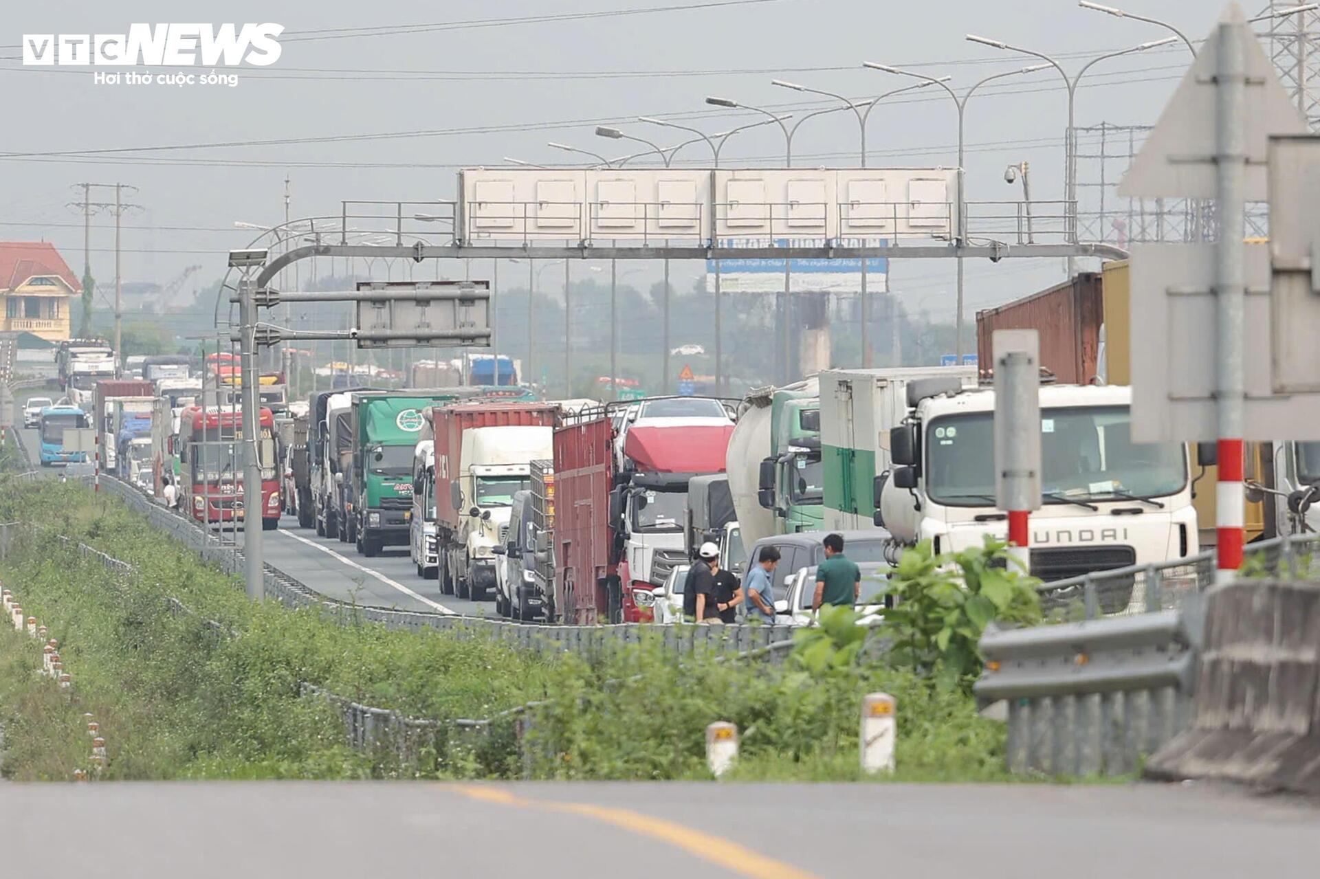 H&agrave; Nội &ugrave;n ứ nhẹ chiều cuối kỳ nghỉ lễ Giỗ Tổ H&ugrave;ng Vương 2026 - Ảnh 4.