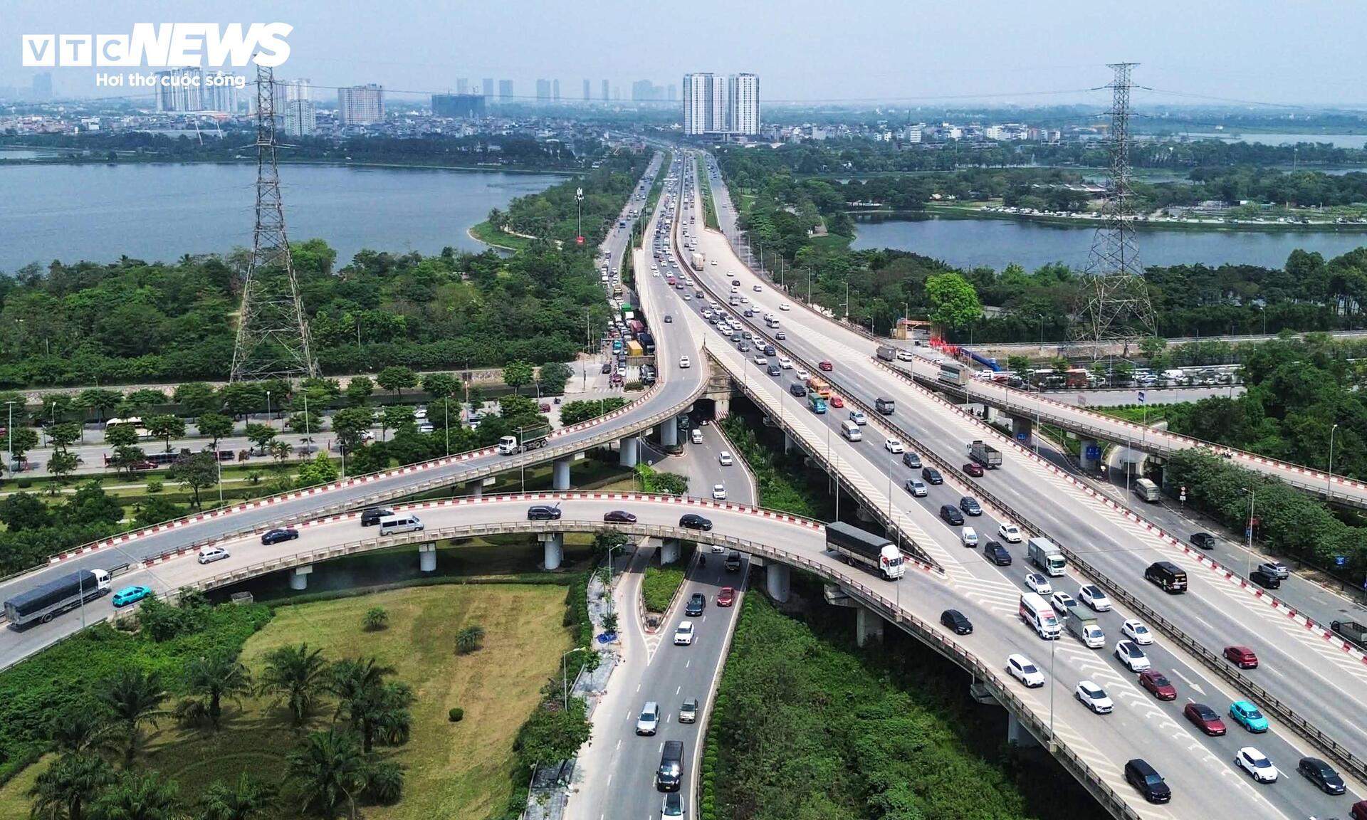 H&agrave; Nội &ugrave;n ứ nhẹ chiều cuối kỳ nghỉ lễ Giỗ Tổ H&ugrave;ng Vương 2026 - Ảnh 1.