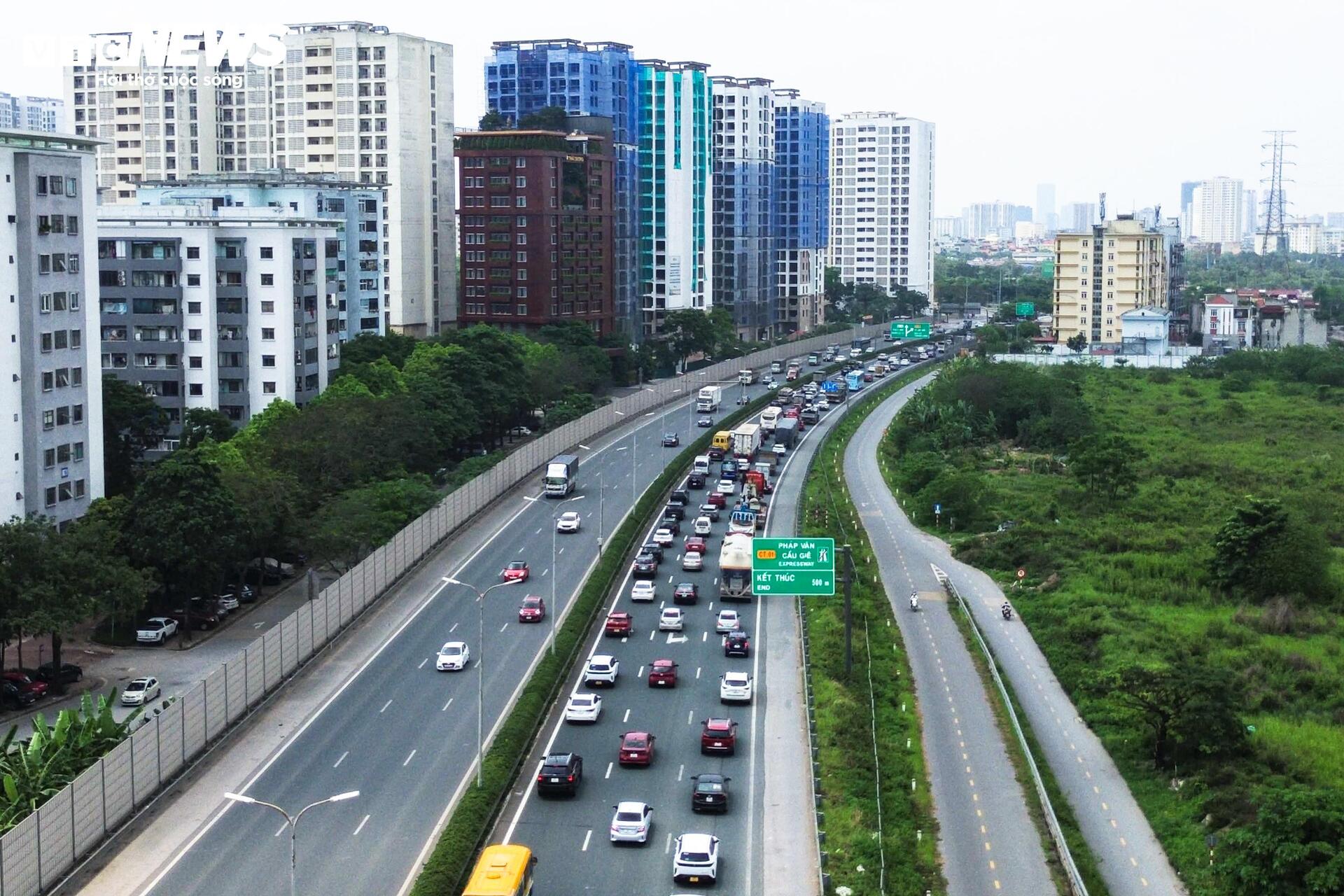 H&agrave; Nội &ugrave;n ứ nhẹ chiều cuối kỳ nghỉ lễ Giỗ Tổ H&ugrave;ng Vương 2026 - Ảnh 2.