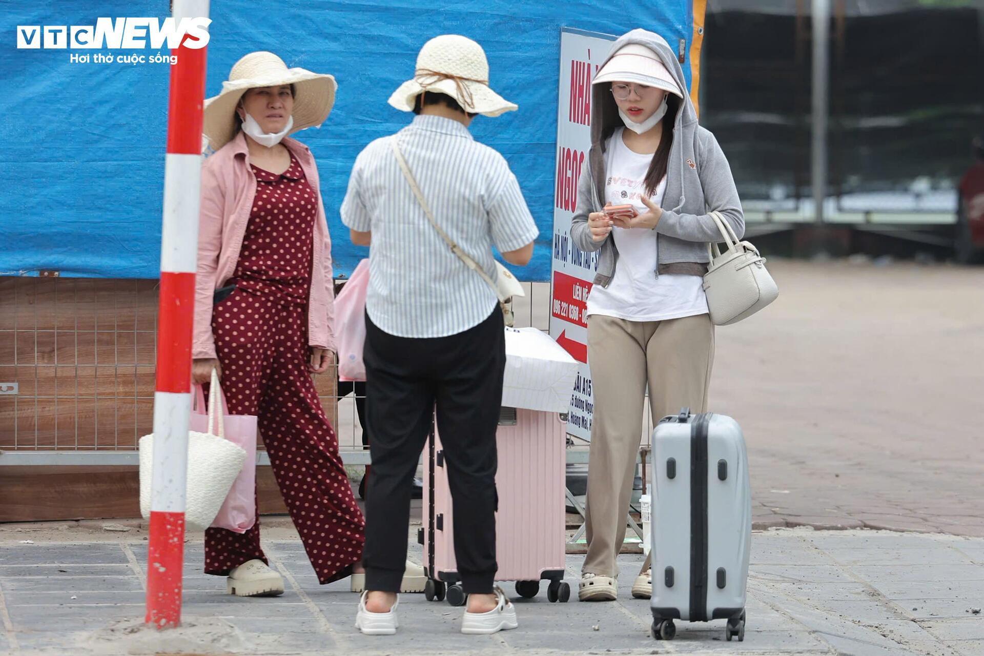 H&agrave; Nội &ugrave;n ứ nhẹ chiều cuối kỳ nghỉ lễ Giỗ Tổ H&ugrave;ng Vương 2026 - Ảnh 9.