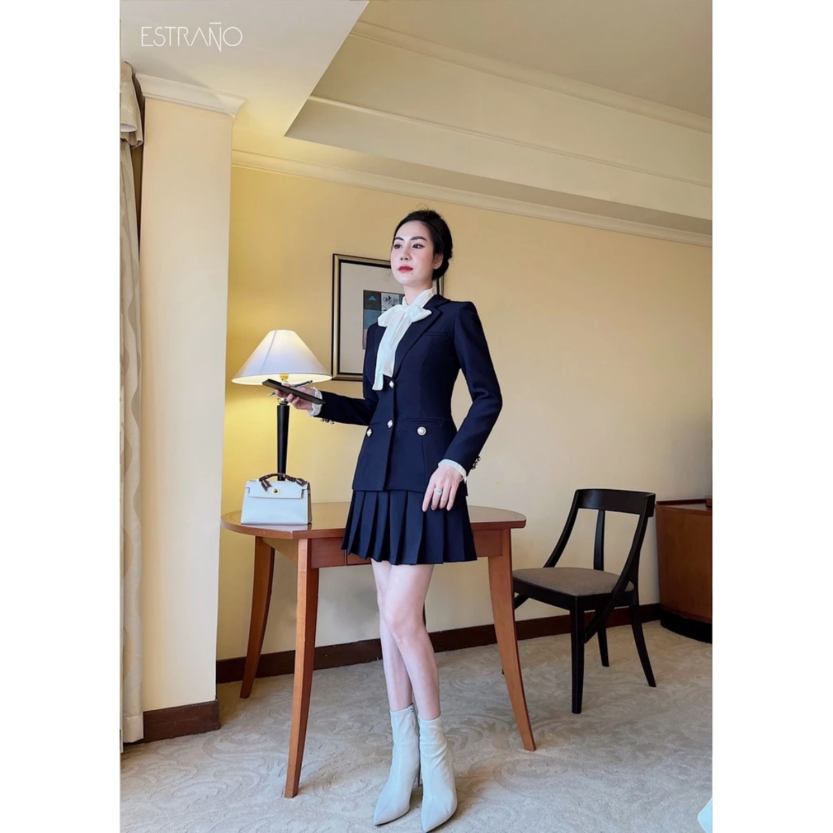 Xanh navy đang &ldquo;so&aacute;n ng&ocirc;i&rdquo; m&agrave;u đen, gi&uacute;p bộ n&agrave;o bộ nấy tr&ocirc;ng &ldquo;đắt tiền&rdquo; hơn hẳn- Ảnh 7.