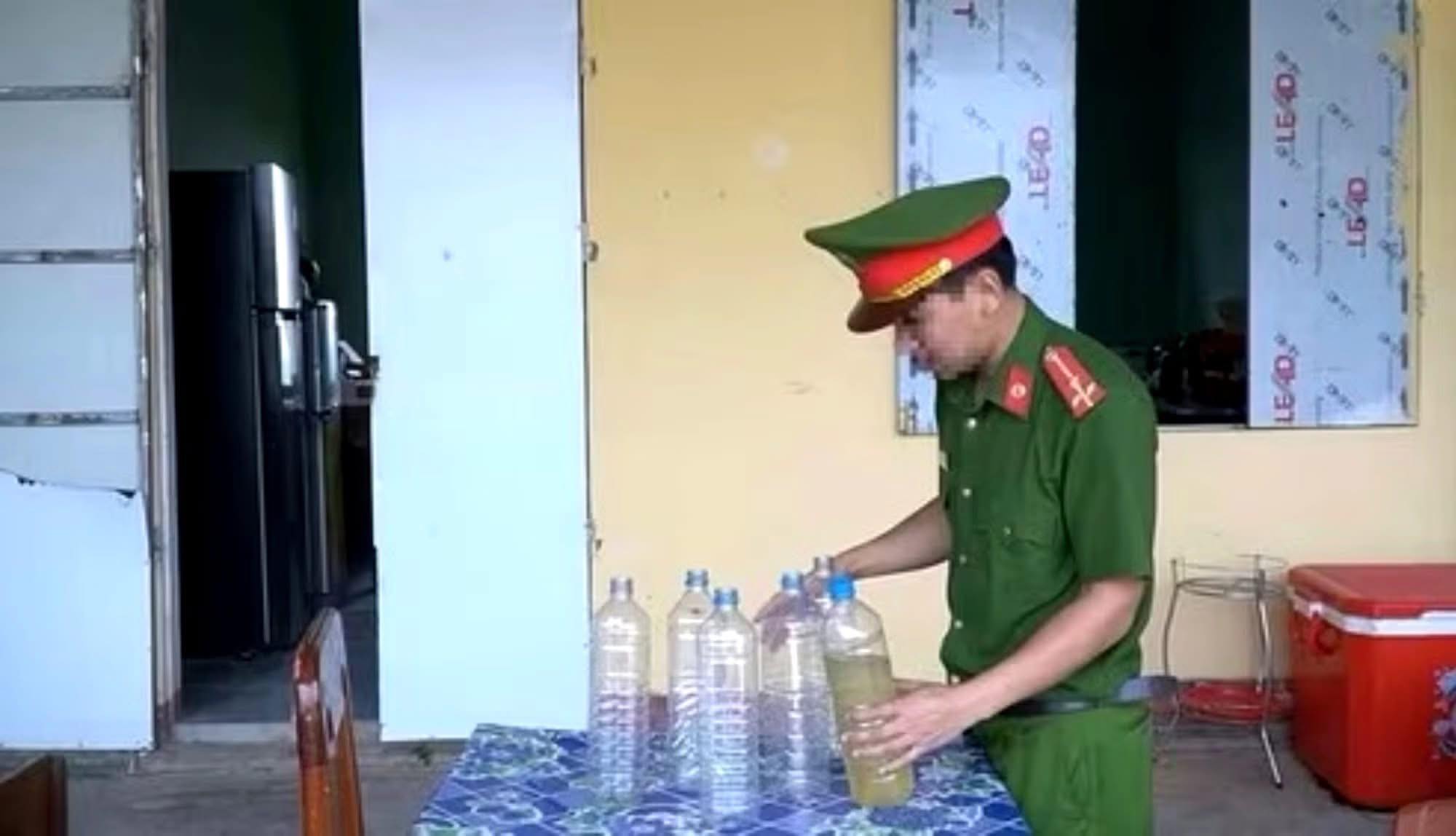 &ldquo;Nậm thoong&rdquo; len lỏi v&ugrave;ng bi&ecirc;n: Cảnh b&aacute;o mới về một dạng chất k&iacute;ch th&iacute;ch tr&aacute; h&igrave;nh - Ảnh 1.