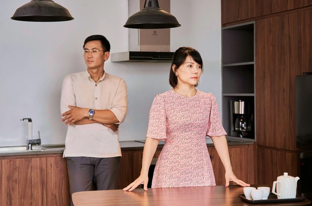 3 năm, 5 lần hủy chuyến bay v&igrave; mẹ chồng đột ngột đổ bệnh: Sự thật về người mẹ 