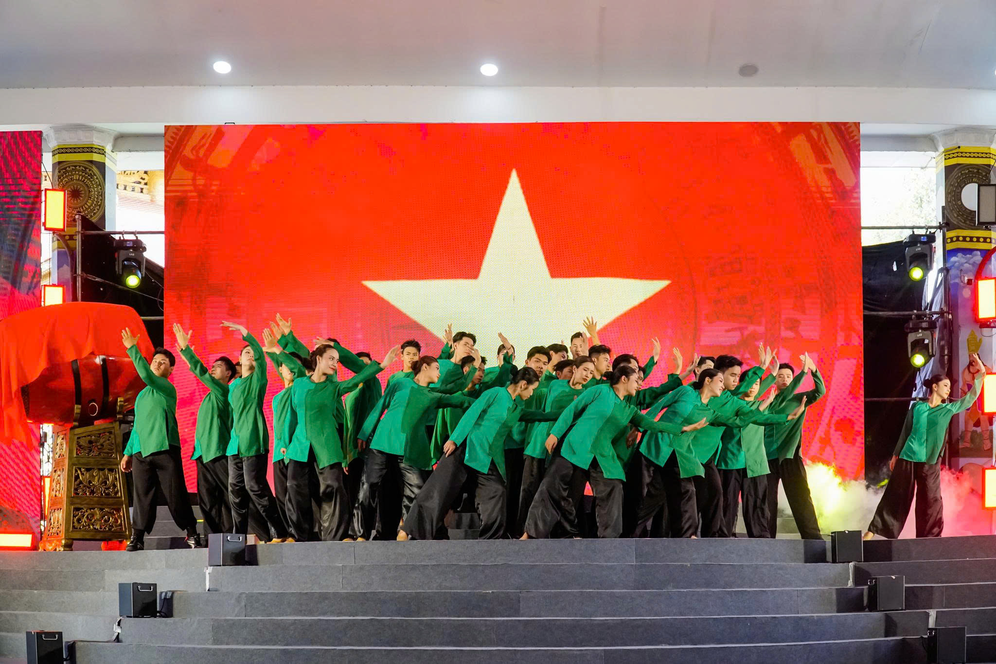 Nhiều hoạt động &yacute; nghĩa, x&uacute;c động tưởng nhớ Quốc tổ H&ugrave;ng Vương ở TPHCM - Ảnh 2.