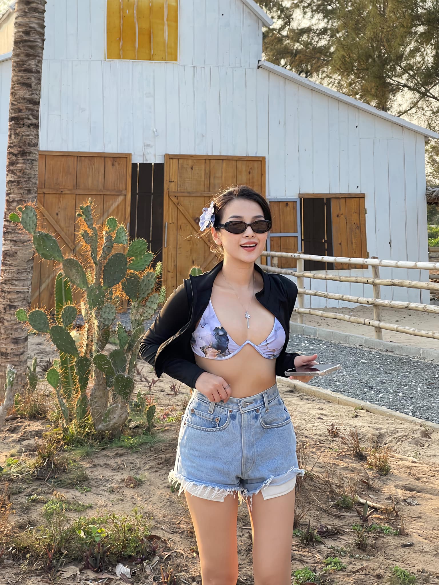 Bản sao Angela Phương Trinh thay đổi ho&agrave;n to&agrave;n, lột x&aacute;c gợi cảm- Ảnh 3.