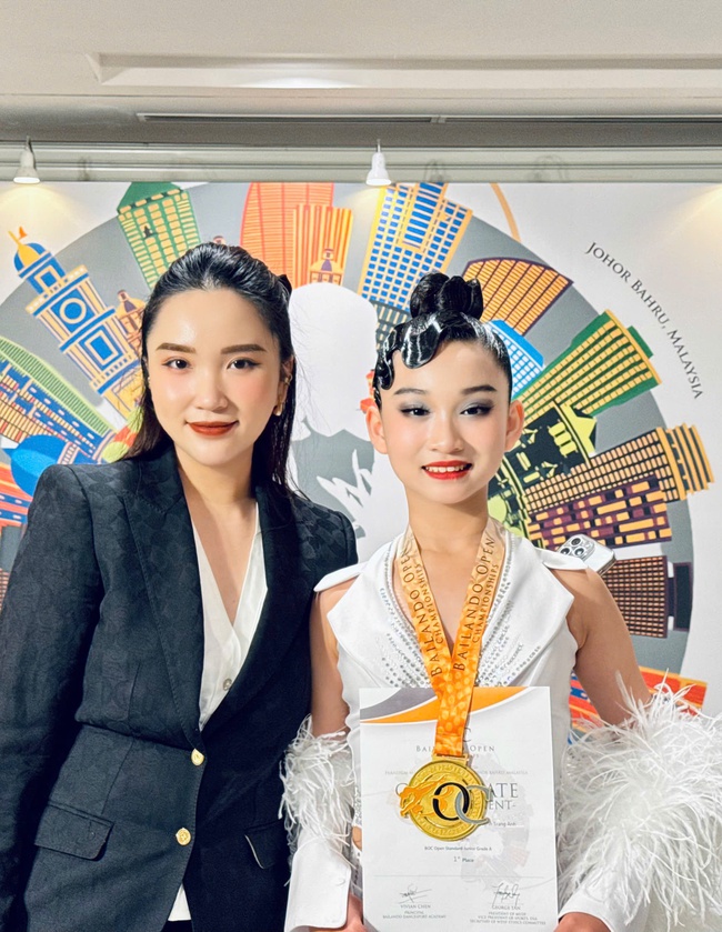 Con g&aacute;i 12 tuổi của trưởng nh&oacute;m Big Toe gi&agrave;nh cơn mưa giải thưởng Dancesport- Ảnh 3.