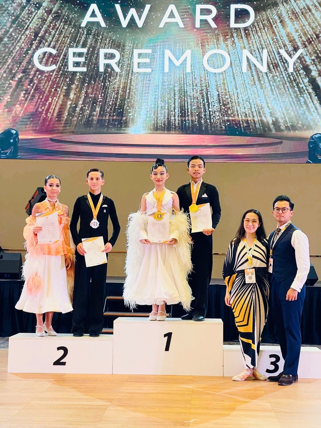 Con g&aacute;i 12 tuổi của trưởng nh&oacute;m Big Toe gi&agrave;nh cơn mưa giải thưởng Dancesport- Ảnh 1.